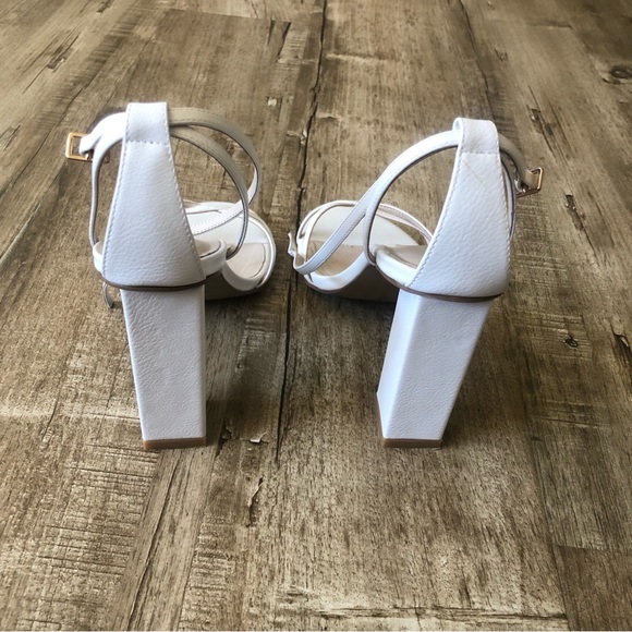 Raye Hatty Heel in White Block Heel 10 - Picture 5 of 16